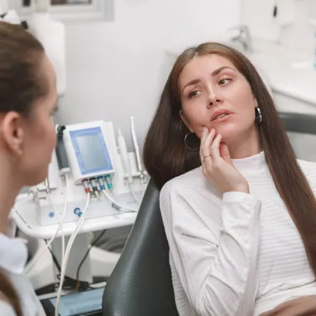 Dentist providing urgent dental care to a patient experiencing a dental emergency in a clinic setting